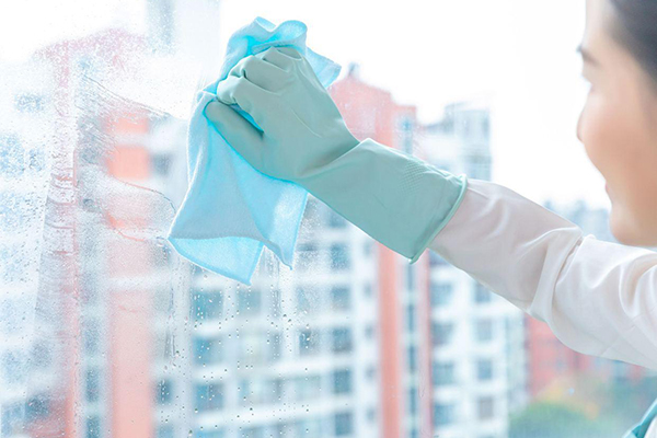 北京舒特通州保洁:北方冬天擦玻璃不结冰、没水痕,就按这法子来 舒特通州会所日常保洁